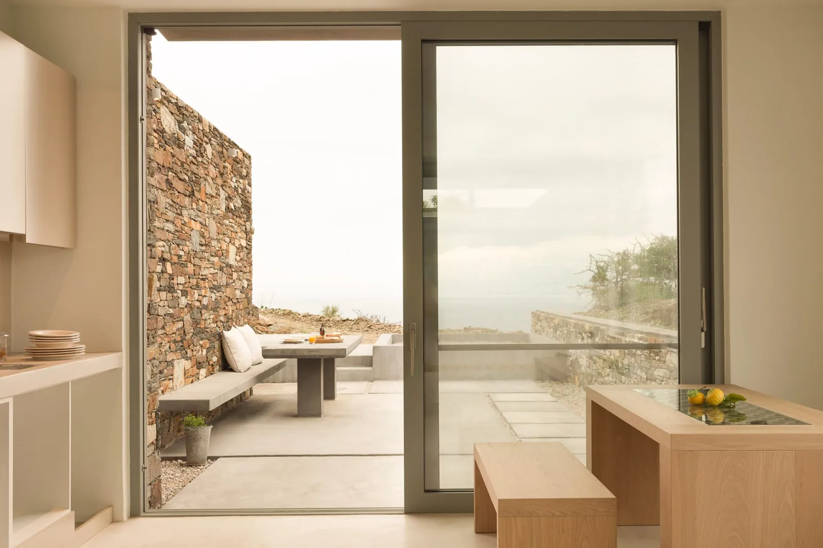 Sunrise Retreat with outdoor Hot Tub & Sea Views