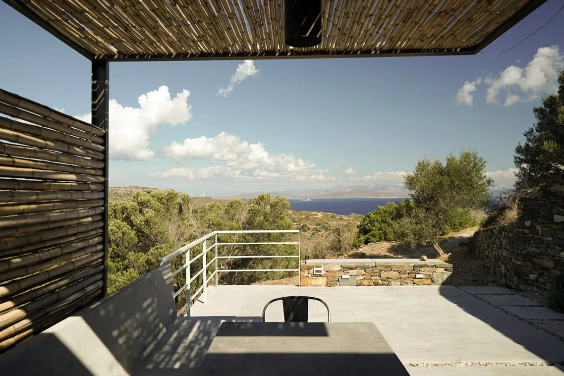 Valley Retreat with courtyard Hot Tub & Sea Views