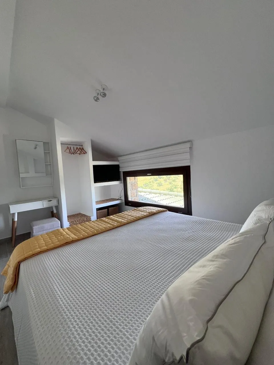 Villa 2  &amp; apartment  -  4 + 1 bedrooms