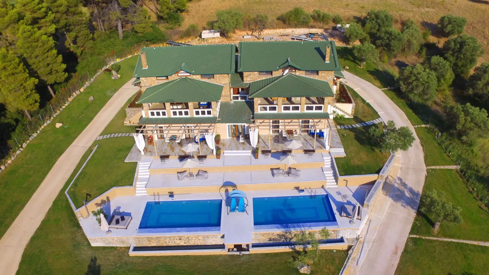 Whole residence - 2 swimming pool - 5 units