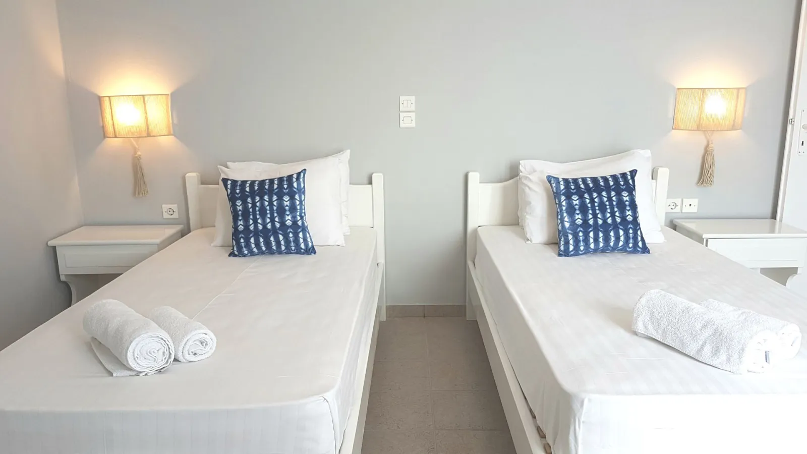 Family Apartment  of 5 guests on Middle Floor with Balcony partial Sea  View