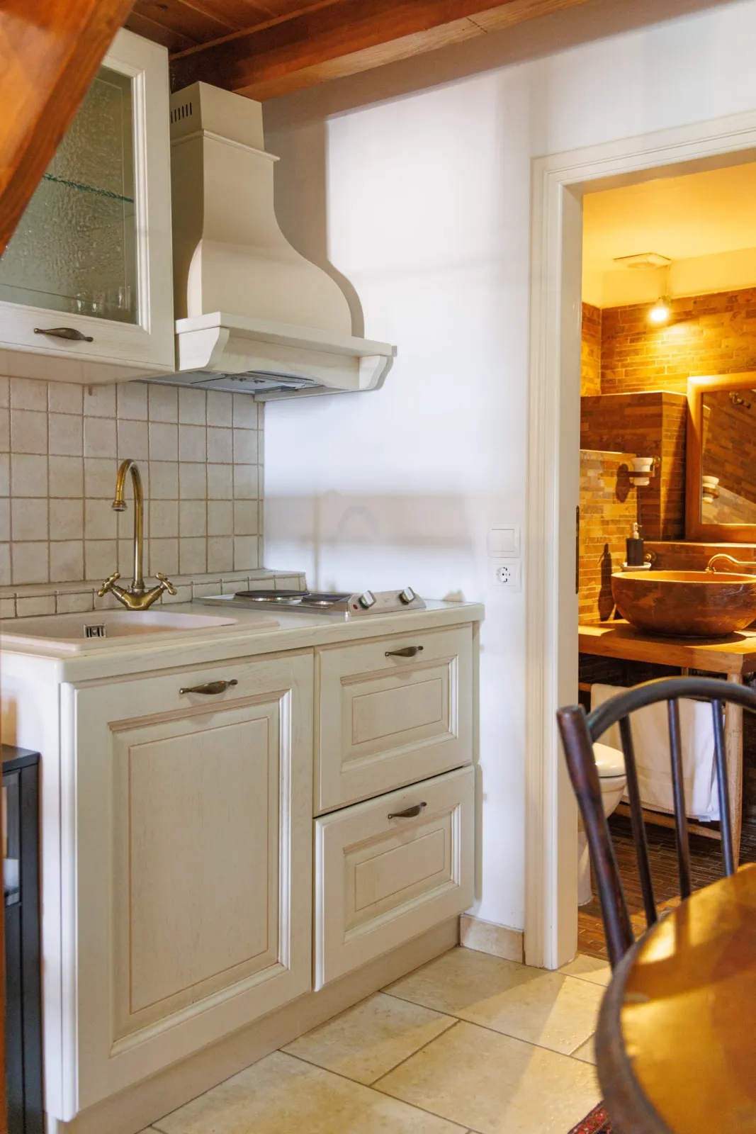 Megalithiko (Big-stone) Multi-level suite with mountain view and sea view