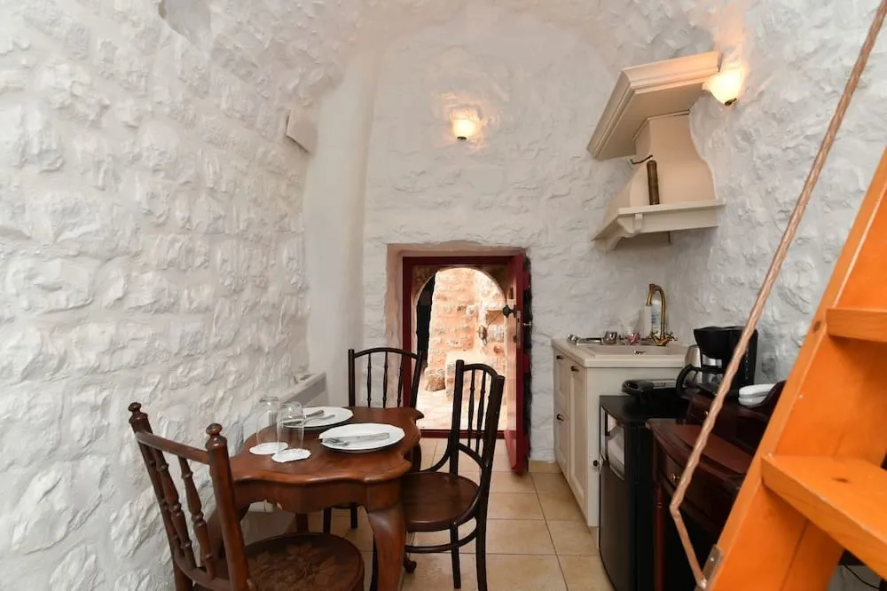 Polemopyrgos (War tower) Τwo-bedroom suite with sea and mountain view