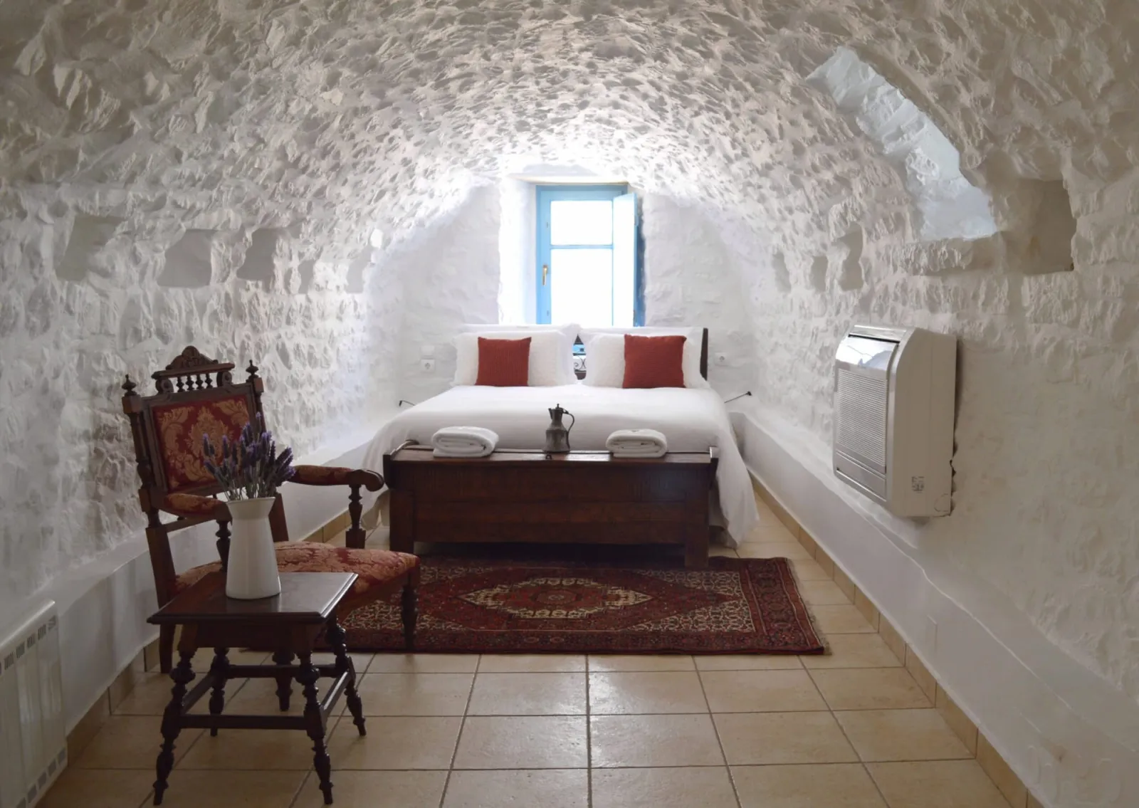 Kamares (Arches) Deluxe suite with veranda and garden view