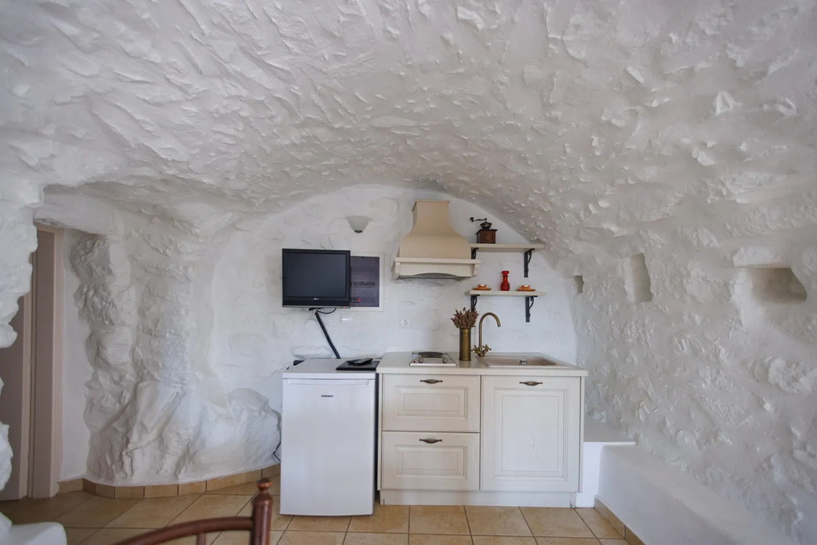 Kamares (Arches) Deluxe suite with veranda and garden view
