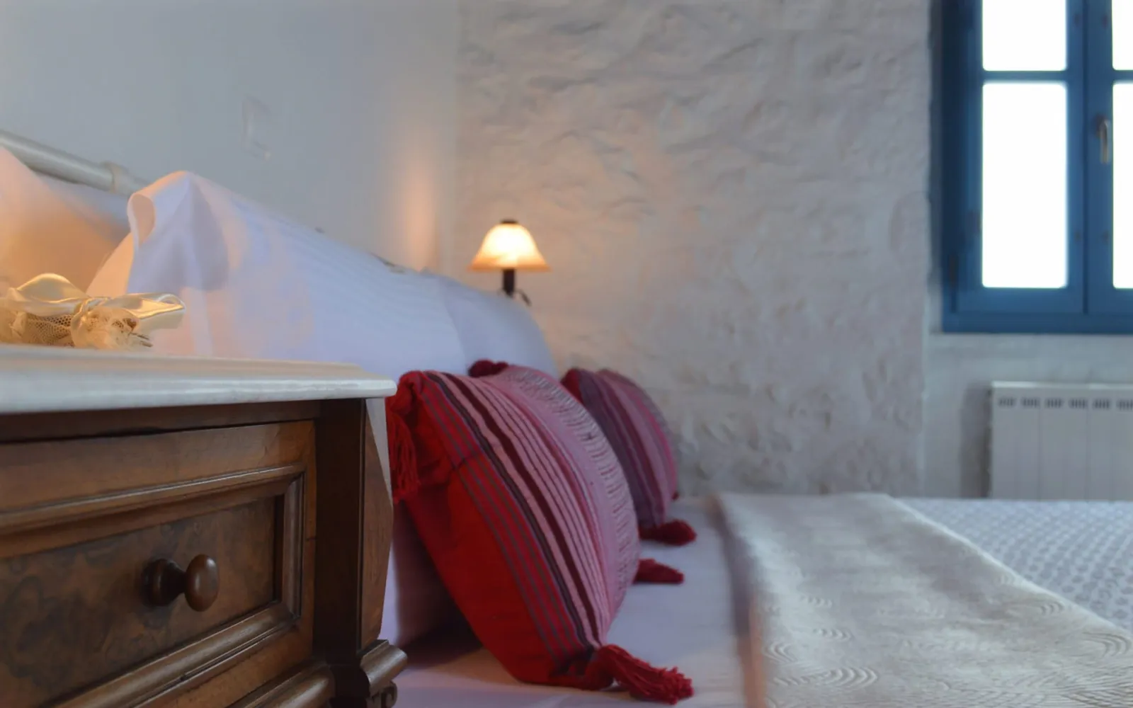 New Solar - Suite with queen-size bed & sea and mountain views
