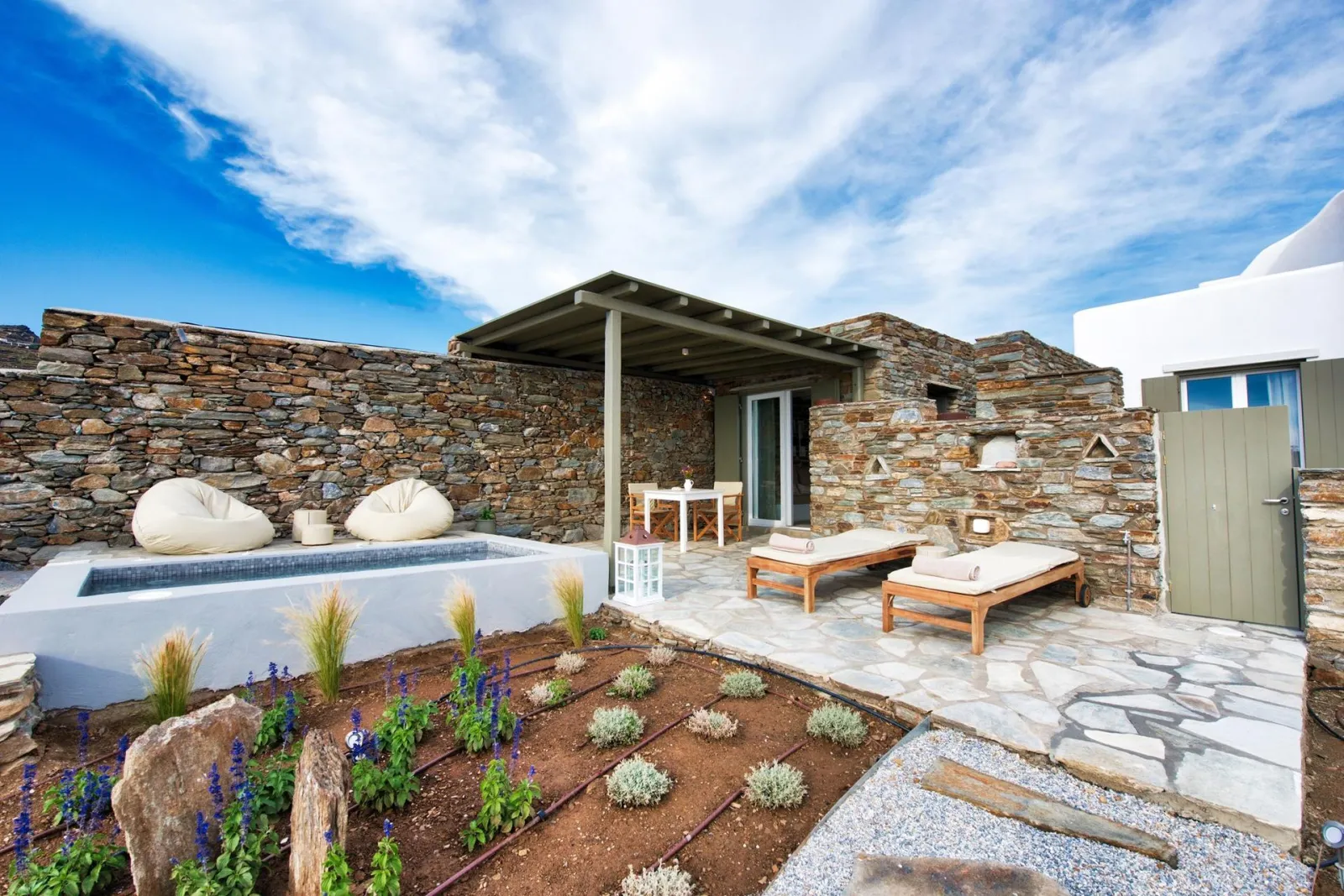 Cave Suite with Outdoor Hot Tub