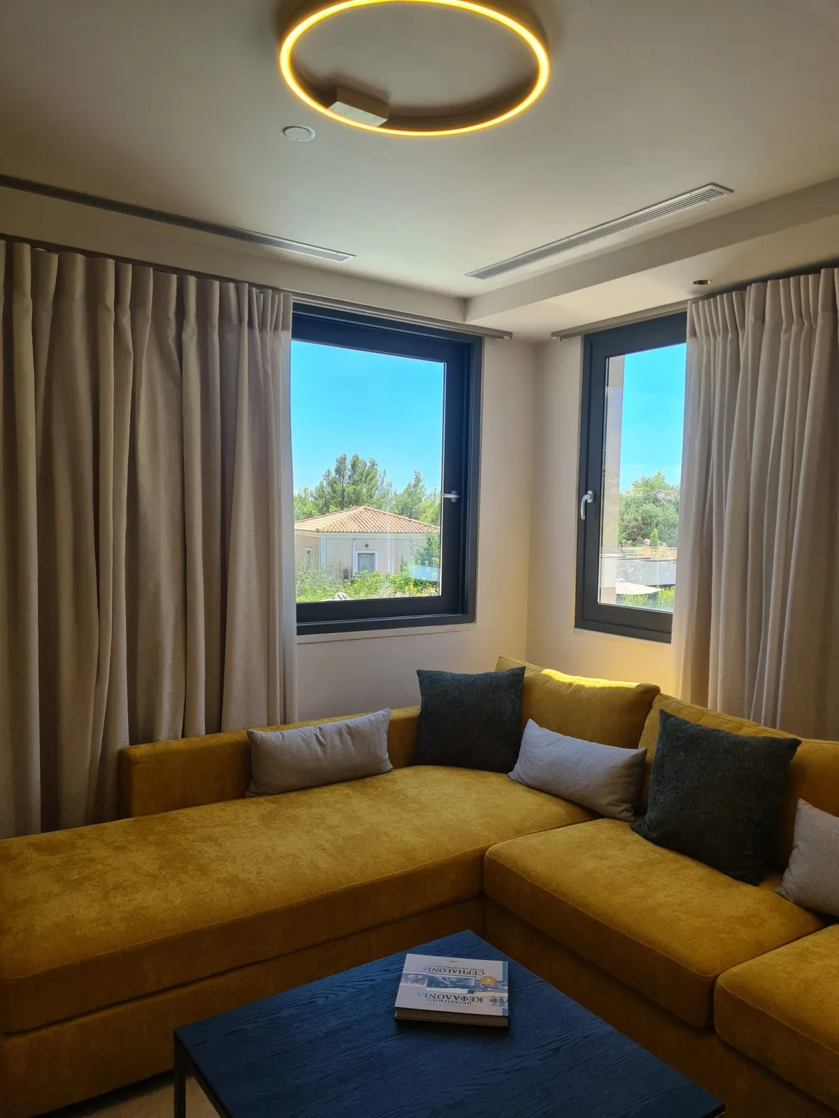 Galaxy Suite Pool View with Outdoor Hot Tub