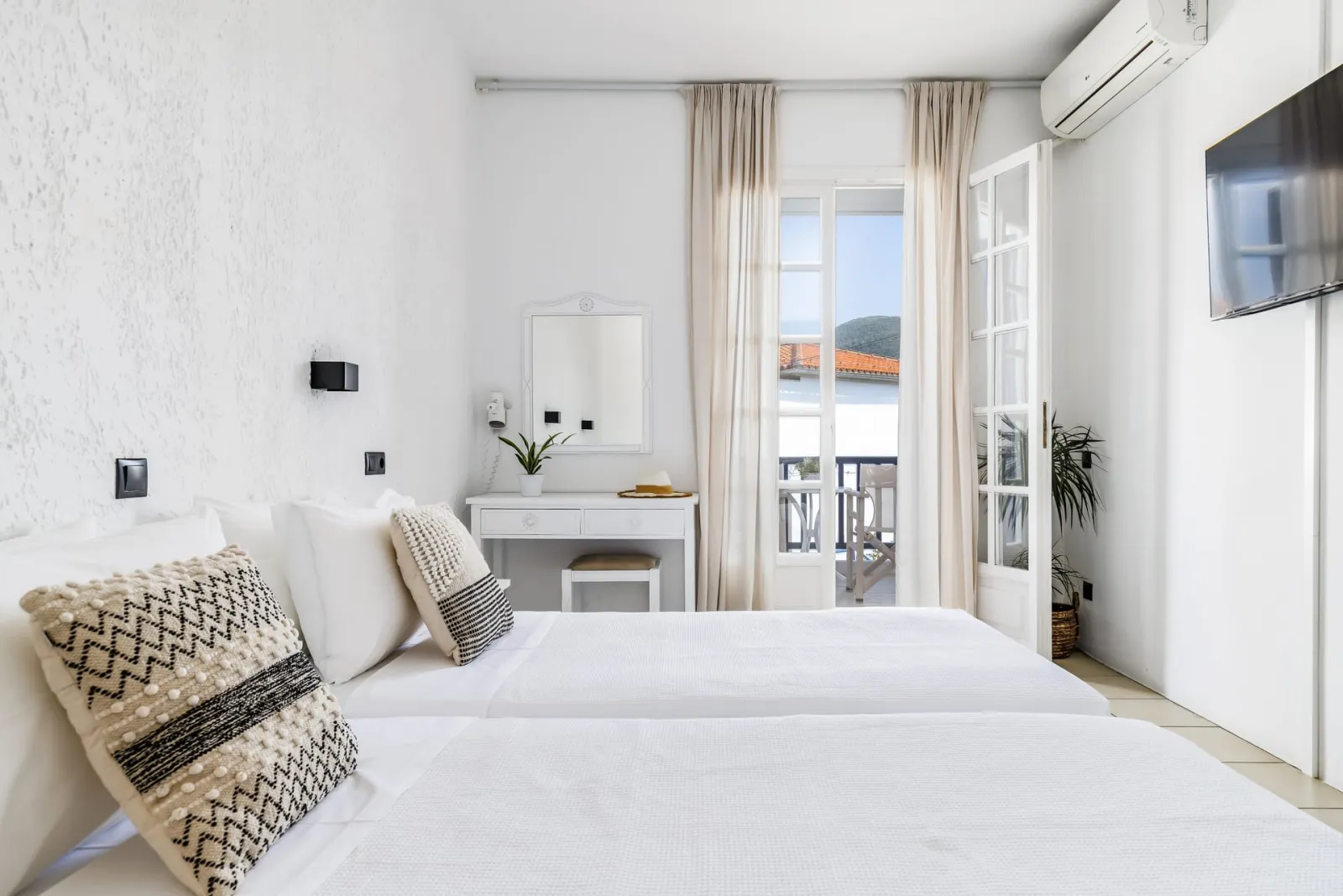 Smart Budget Room