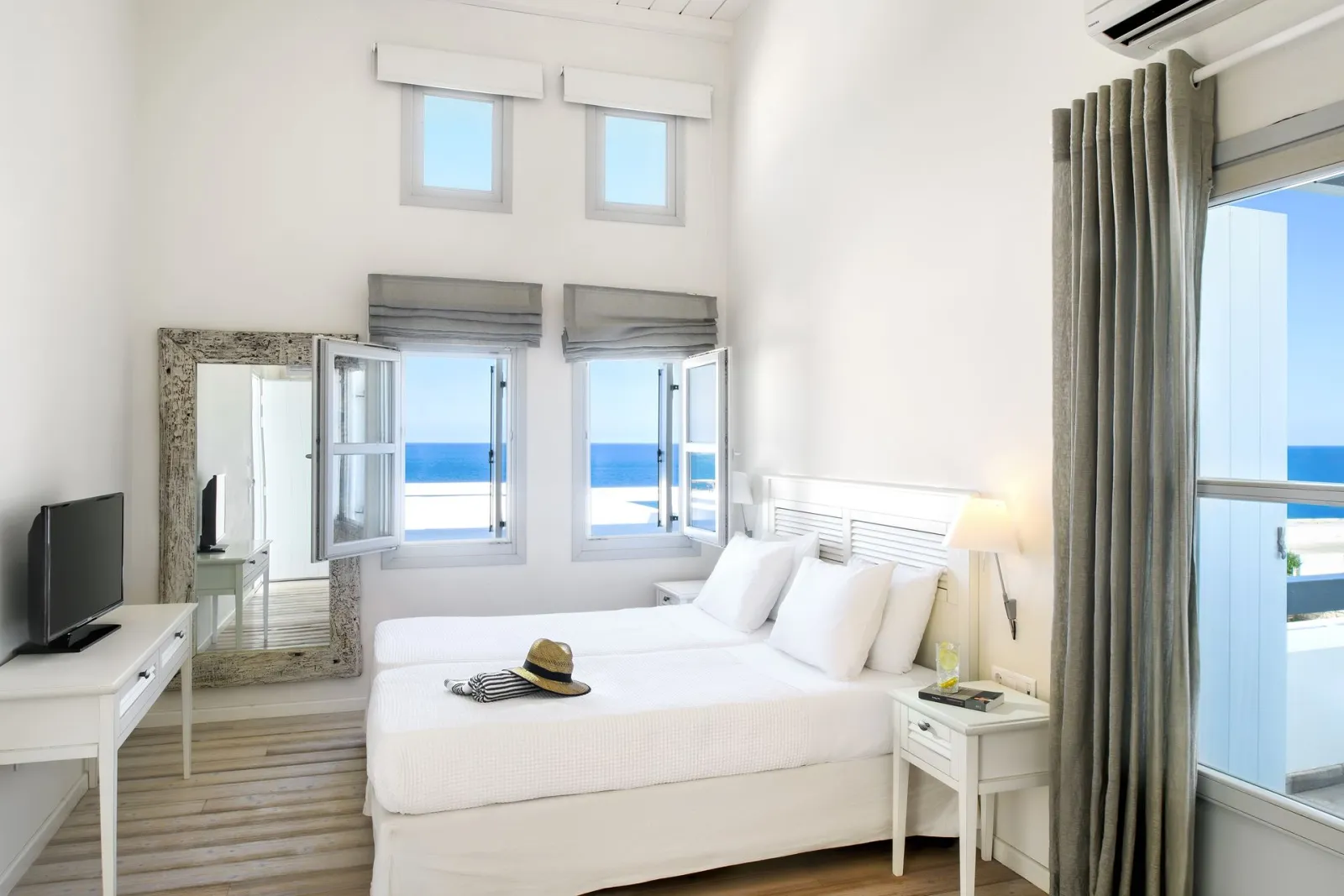Friends & Family Suite Sea View