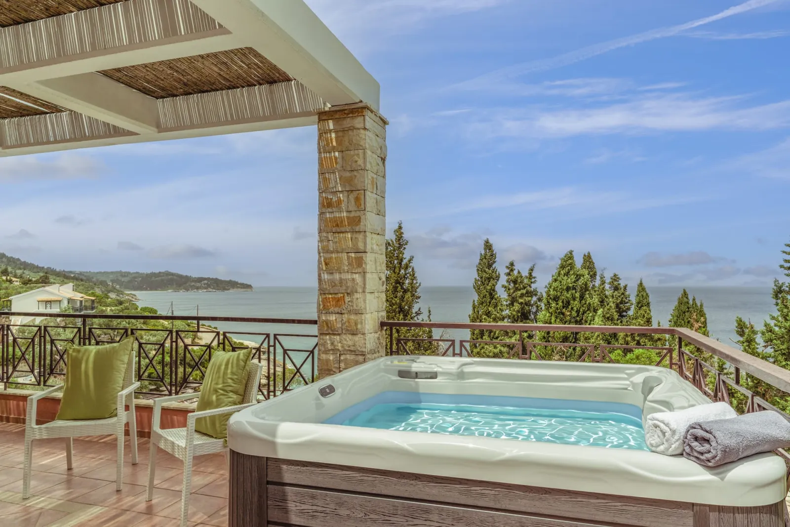 2 Bedroom Suite Sea View with Jetted Tub