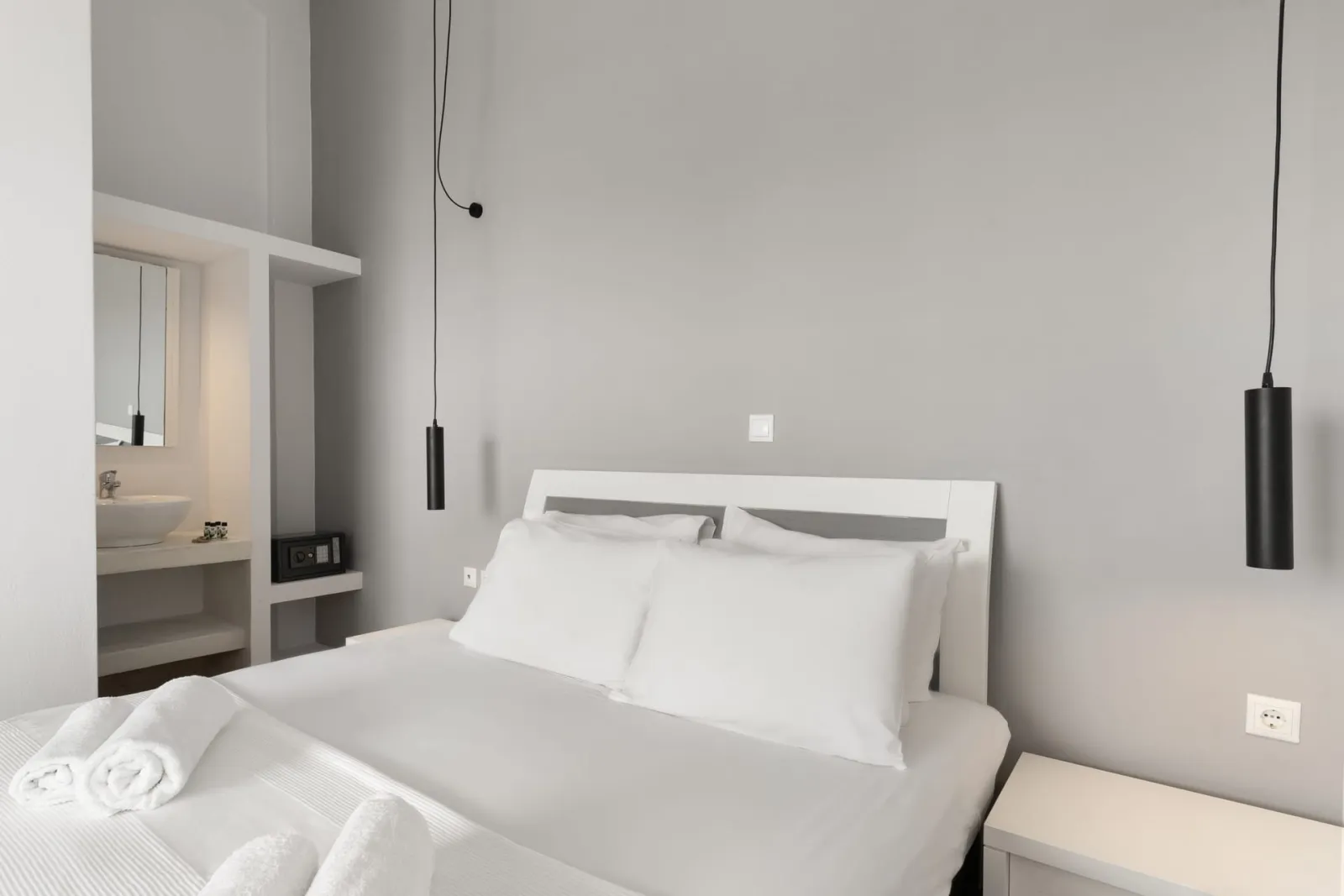 2 Bedroom Pool Suite Sea view