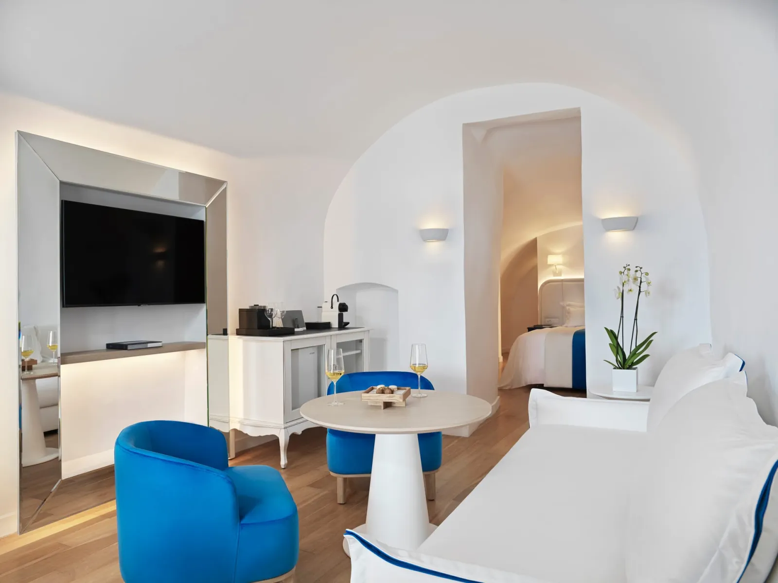 Senior Suite with Jetted Tub - Pelagos House