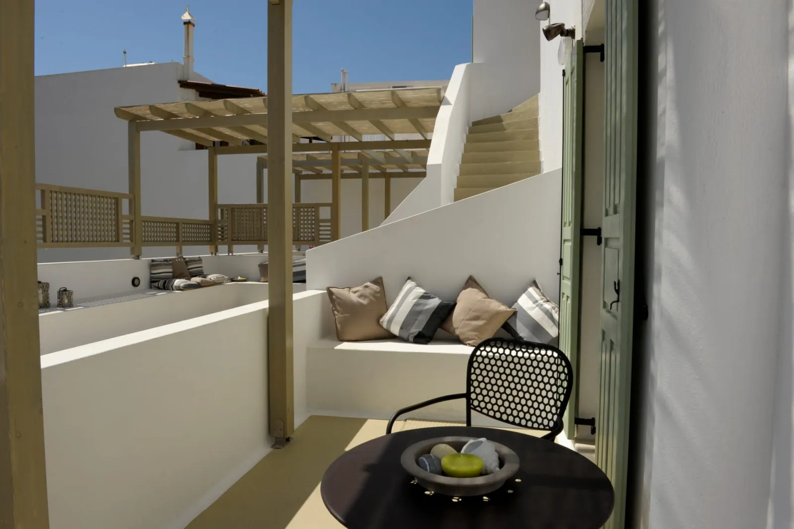 1-2 GROUND FLOOR SHARED VERANDA SIDE SEA VIEW
