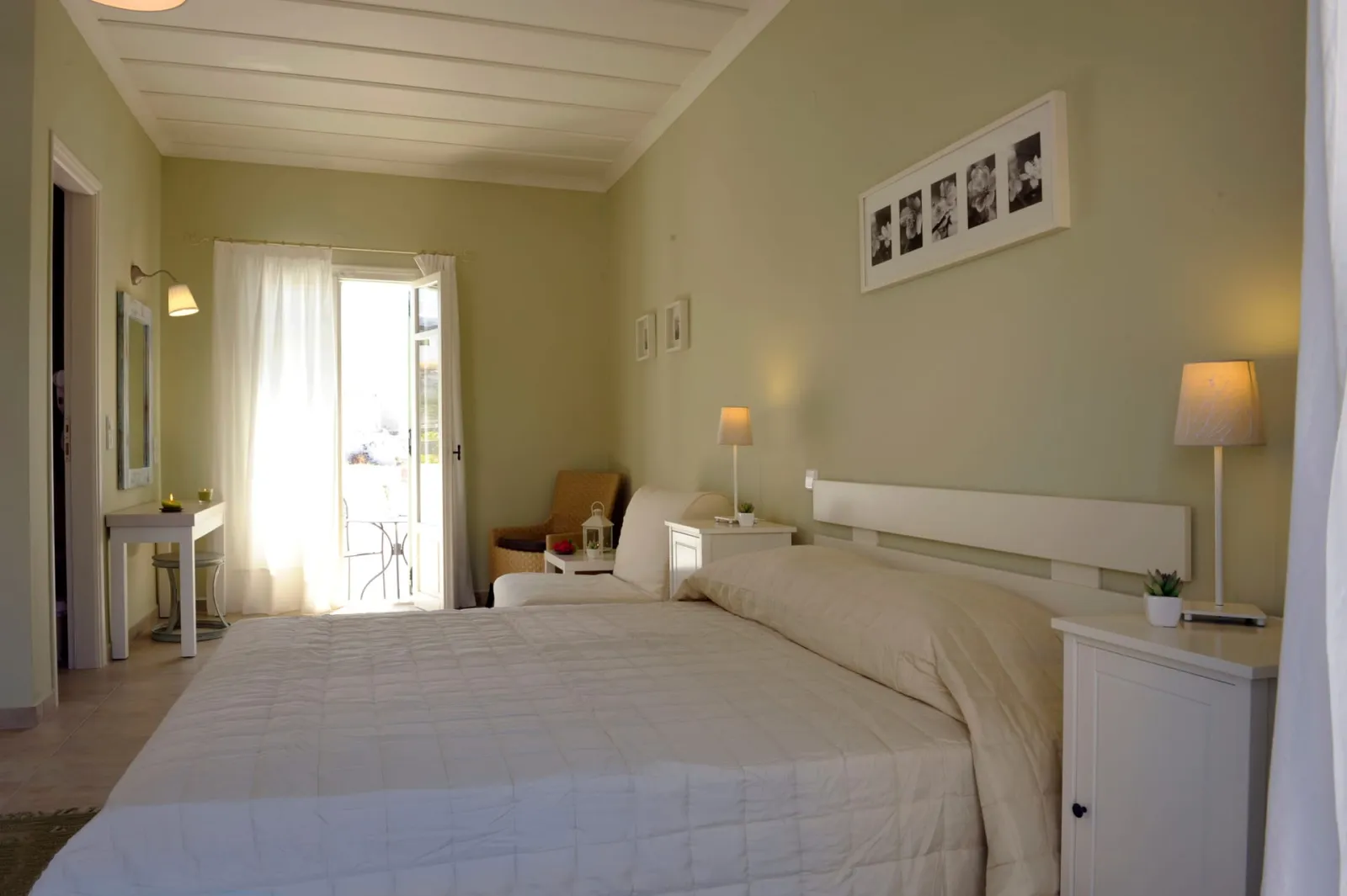 1-2 GROUND FLOOR SHARED VERANDA SIDE SEA VIEW