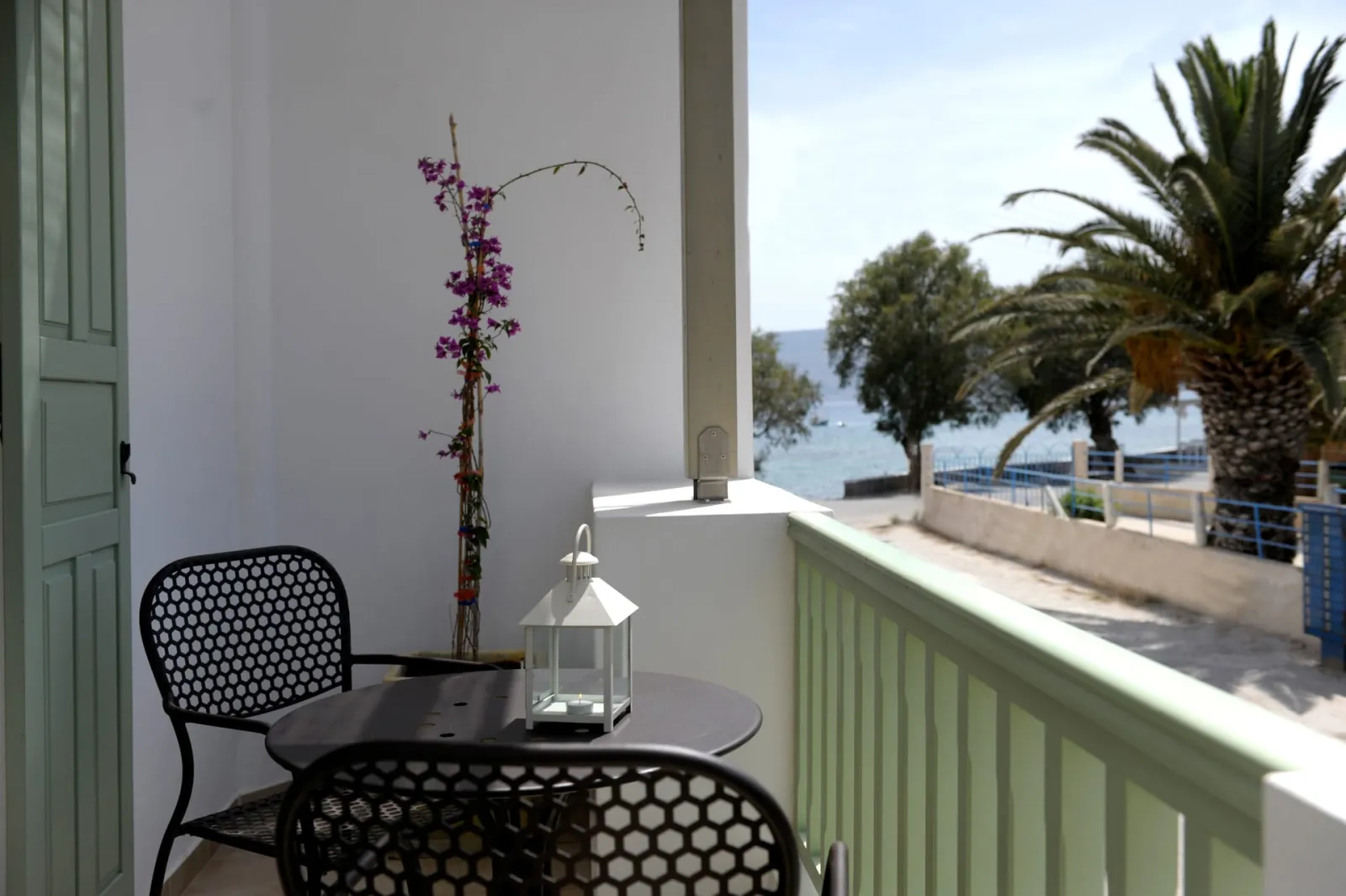 4 GROUND FLOOR PRIVATE VERANDA GARDEN VIEW