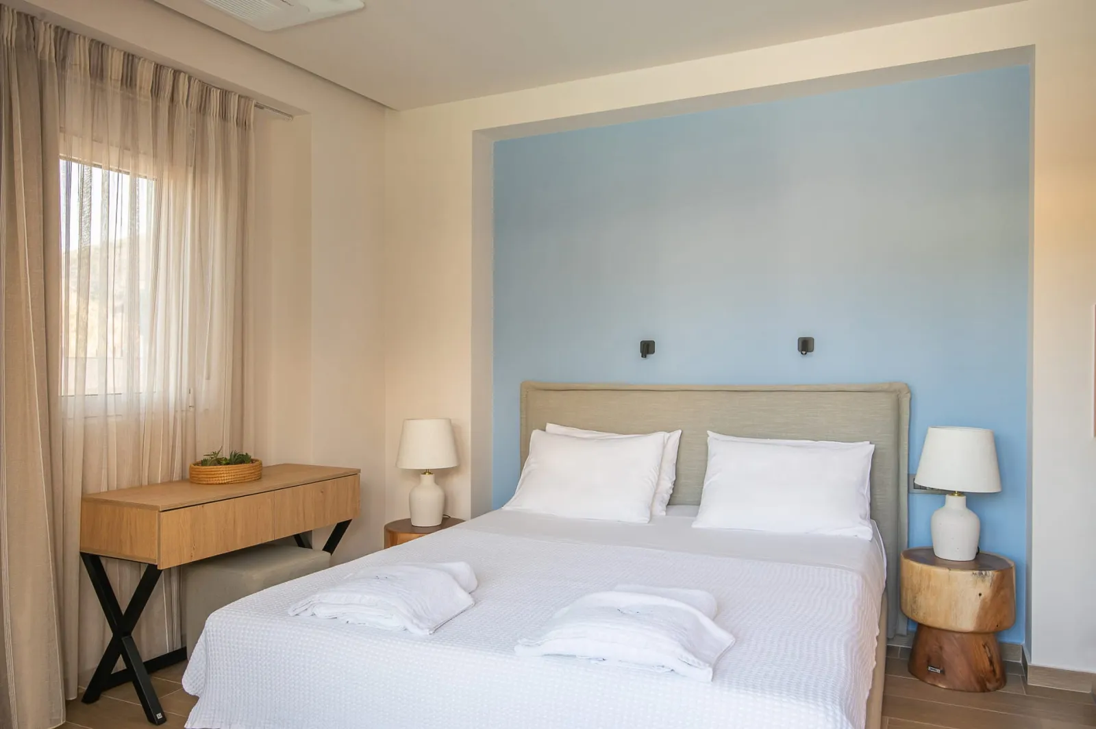 Deluxe Pool View Room