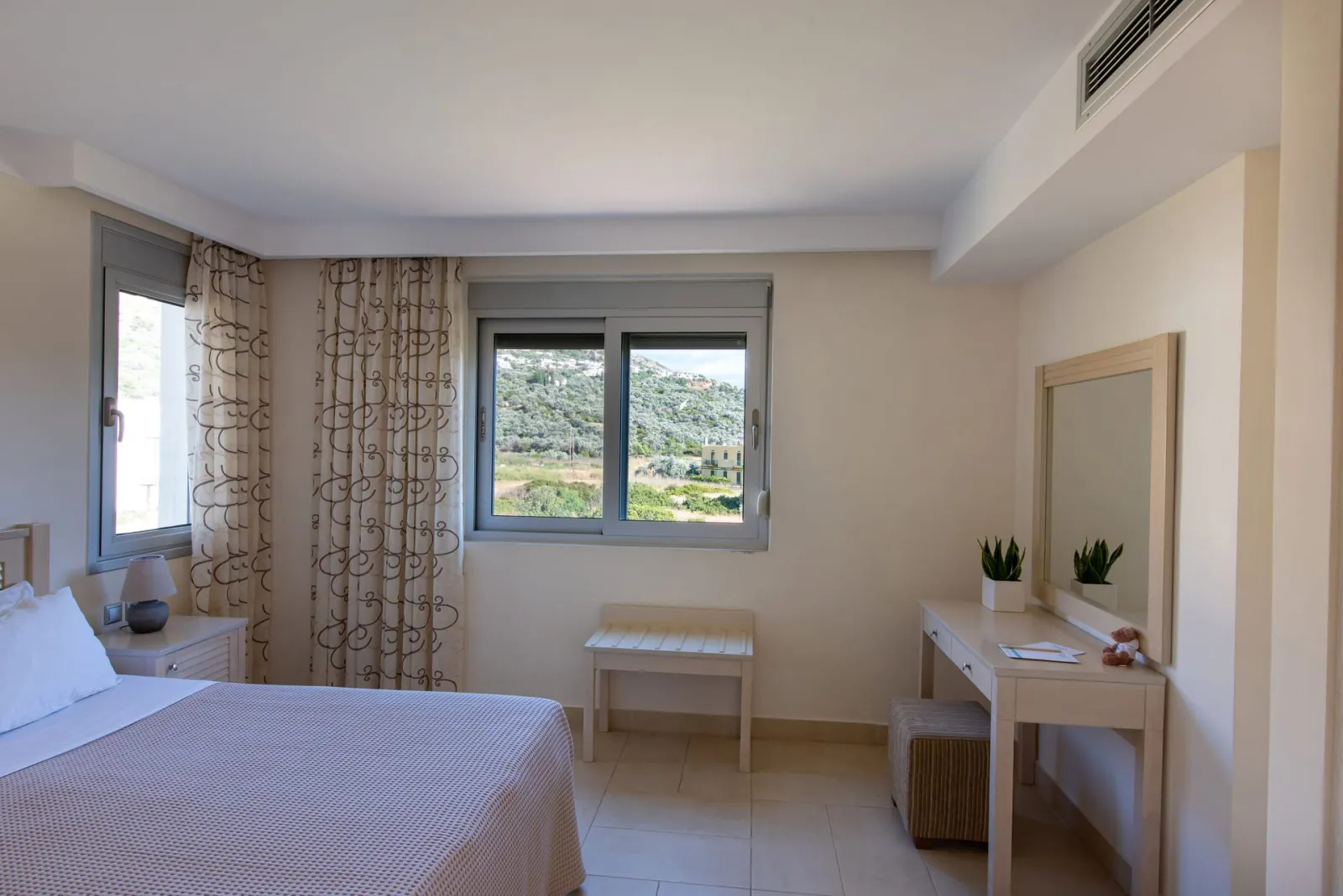 Family Apartment with Mountain View