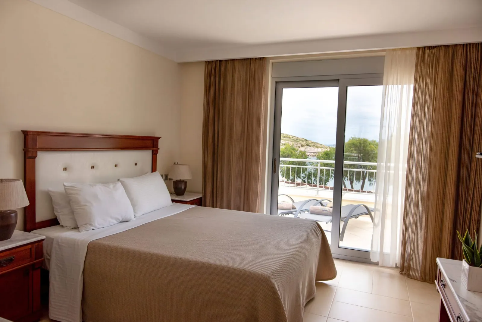 2 Bedroom 2 Bathroom Residence with Sea View