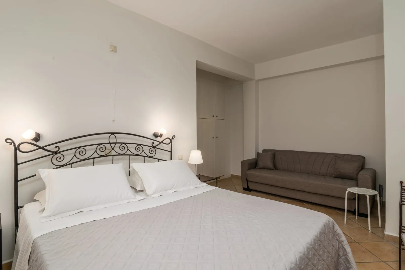 Economy Room