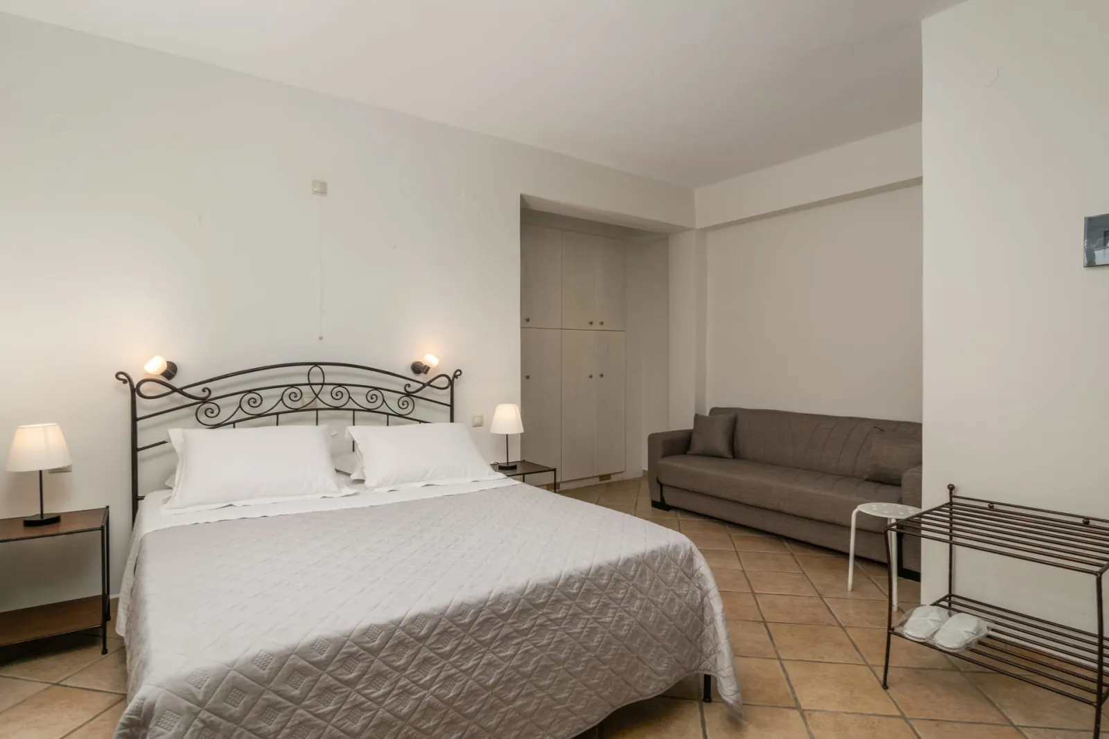 Economy Room
