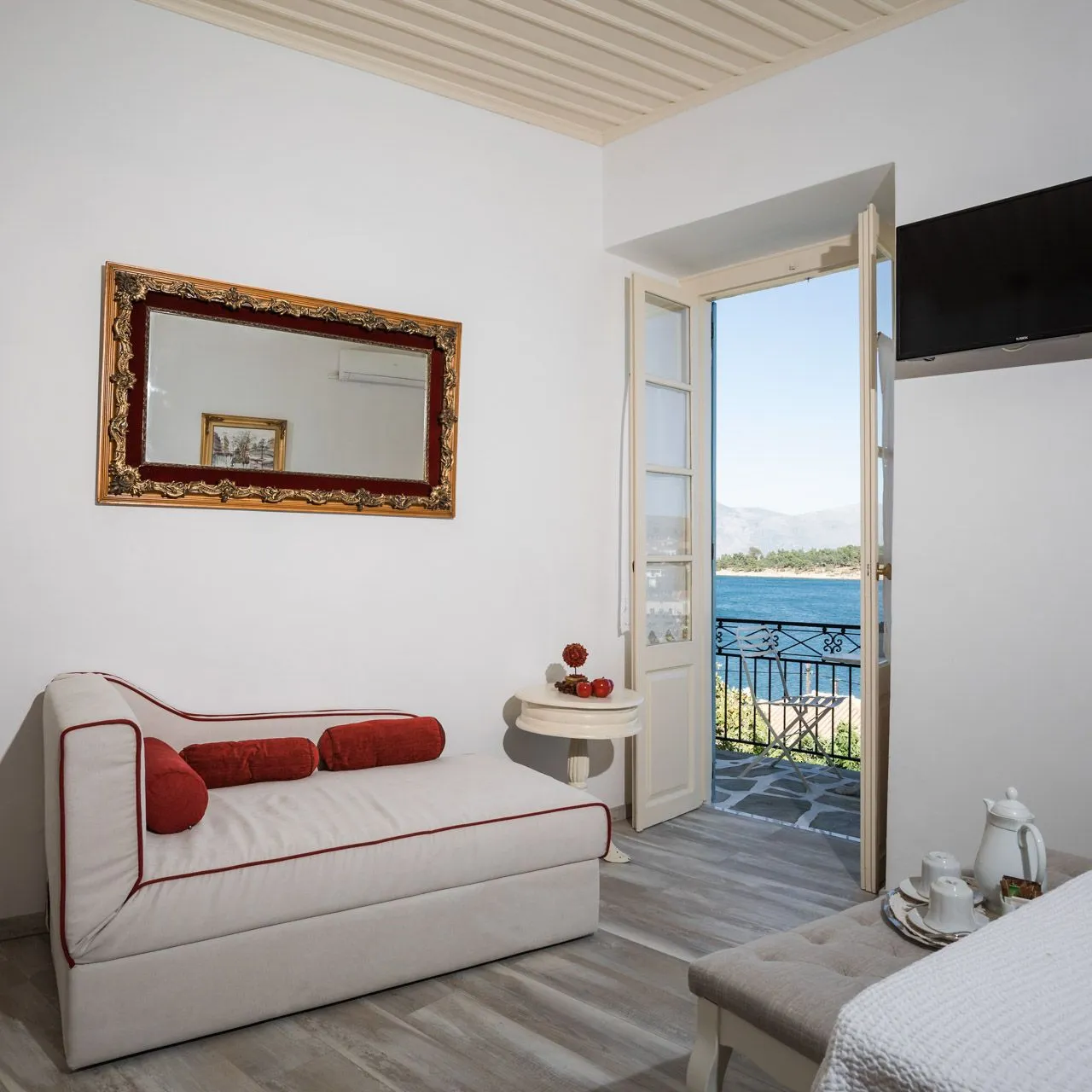 Athina J. Suite Sea View