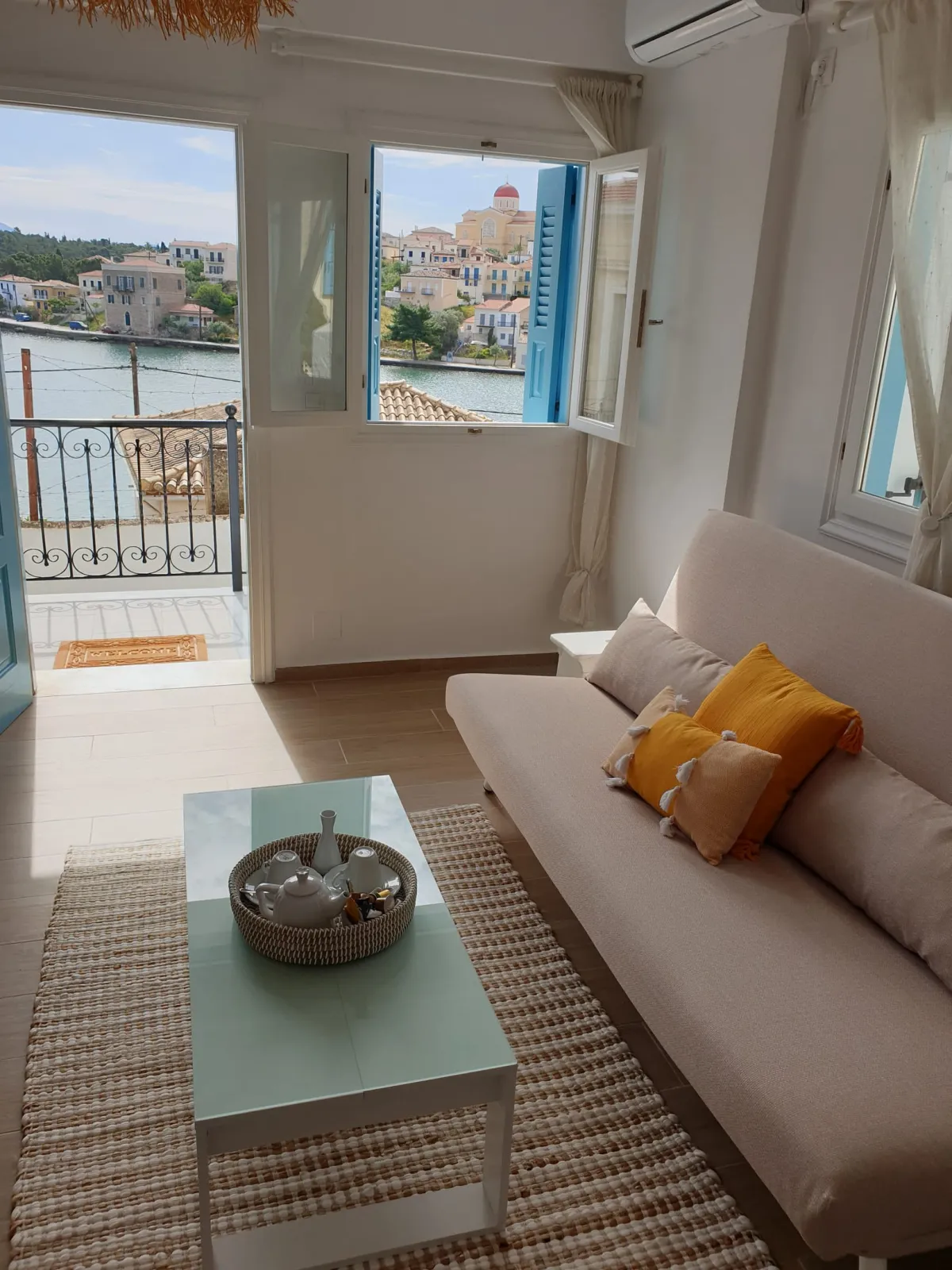 Hera J. Suite Sea View