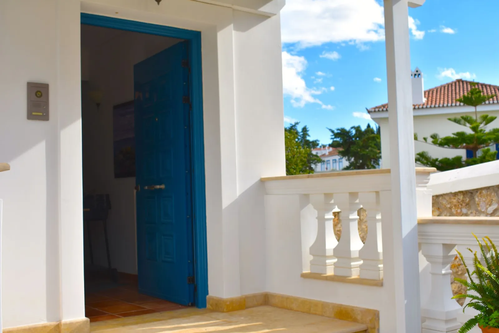 5 Bedrooms Villa with Partial Sea View