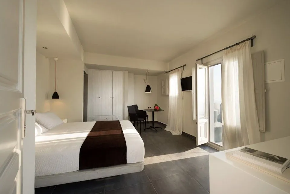 Deluxe Suite with Outdoor heated whirlpool with Caldera and Sunset view