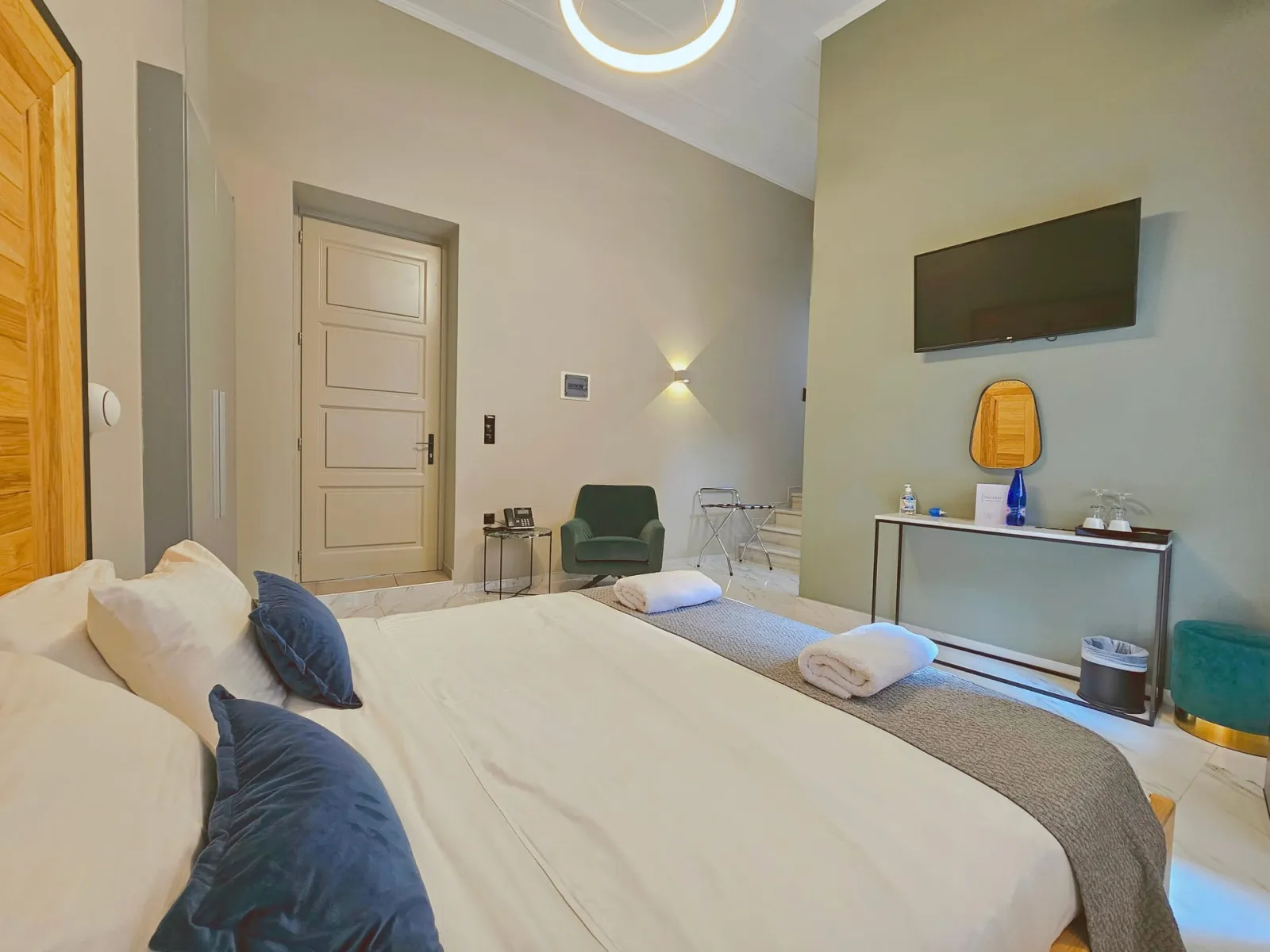 Premier Room (No. 2)