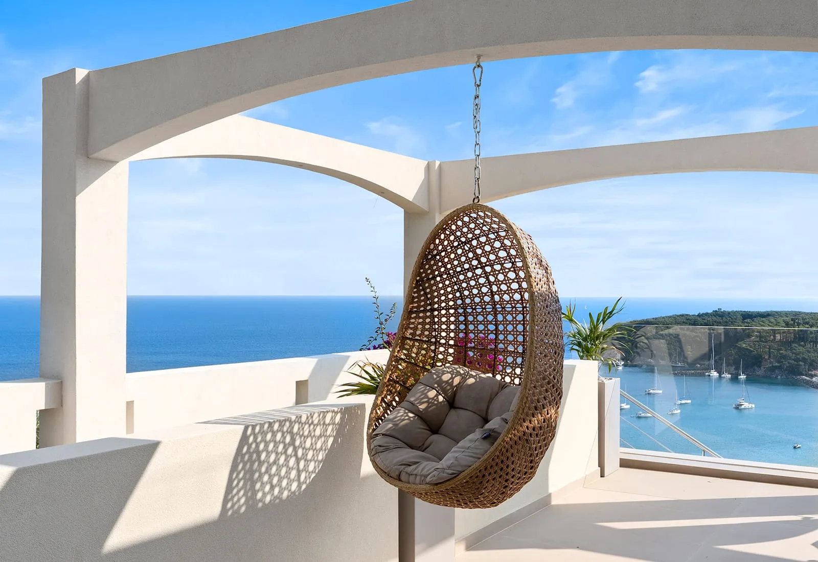 Superior Suite with Sea View &amp; Private Outdoor Jacuzzi