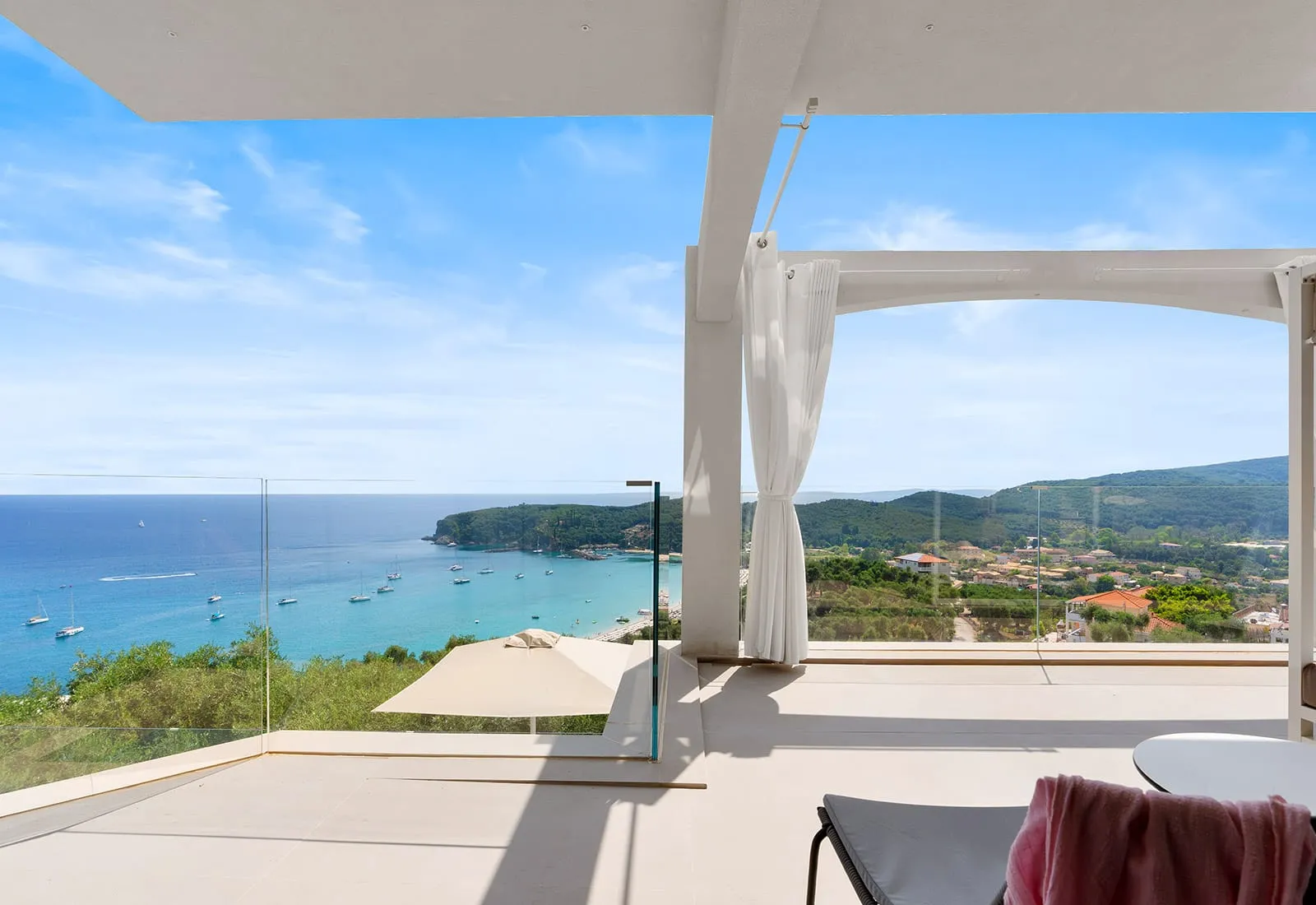 Superior Suite with Sea View &amp; Private Outdoor Jacuzzi