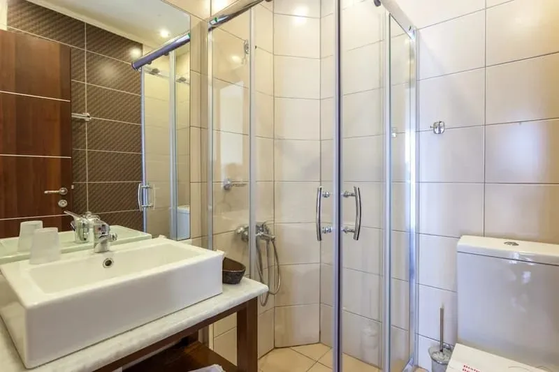 Double Room Ground Floor Pool View (13-15m²)