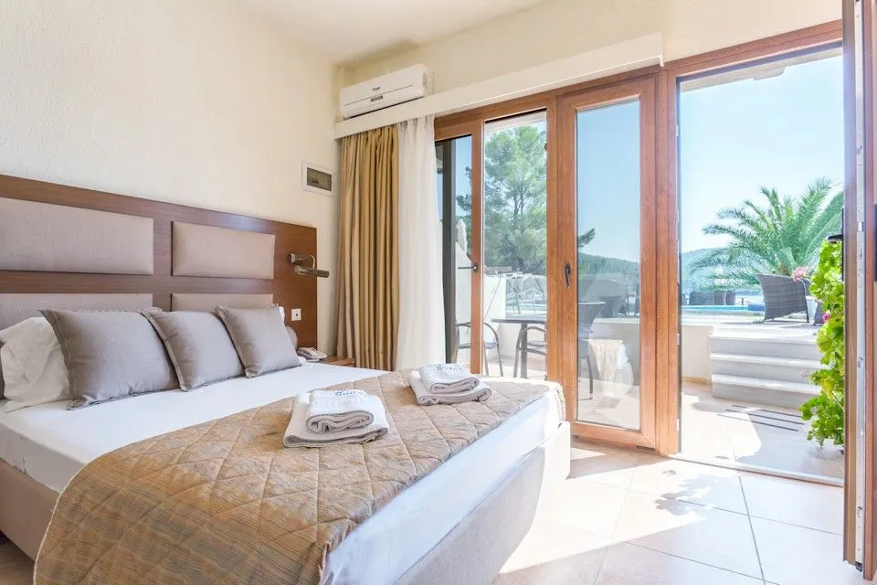 Double Room Ground Floor Sea View (13-15m²)