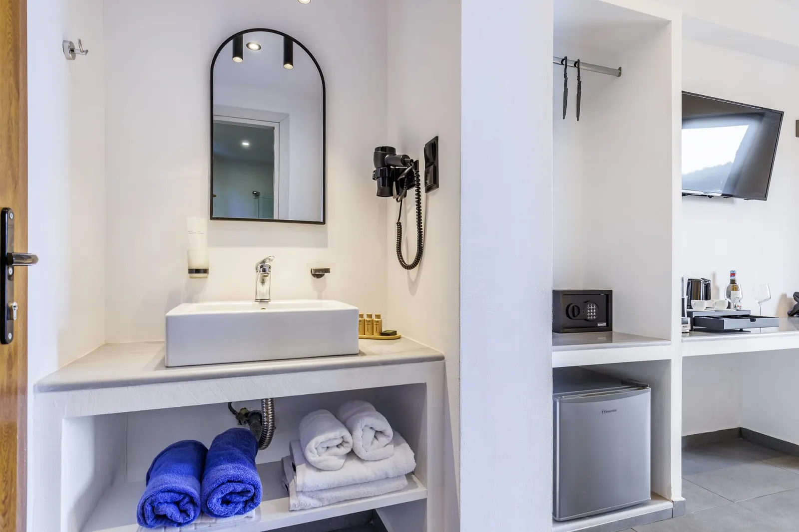 Superior Sea &amp; Sky View Double Room (15m²)(Delivered 2024)