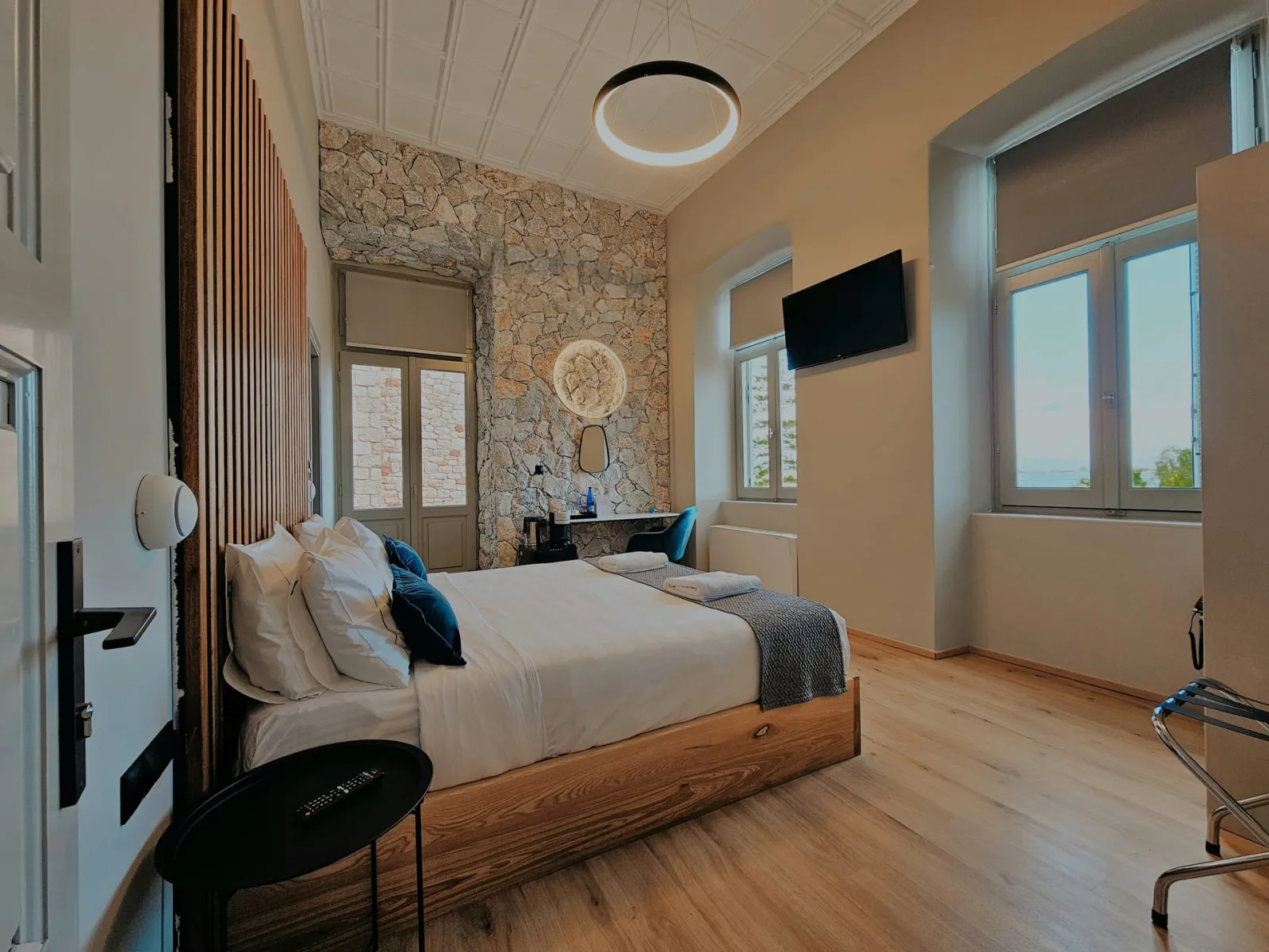 Deluxe Suite with Sea View (No. 5)