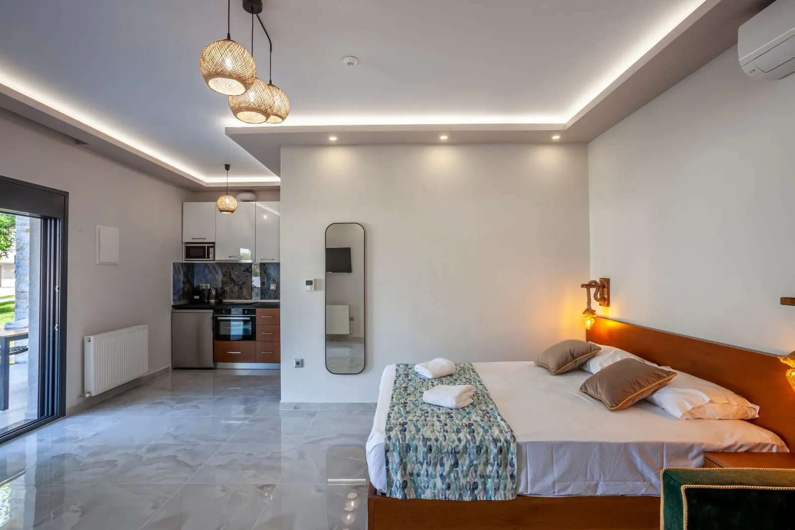 Olia: luxury Suite Pool view 7