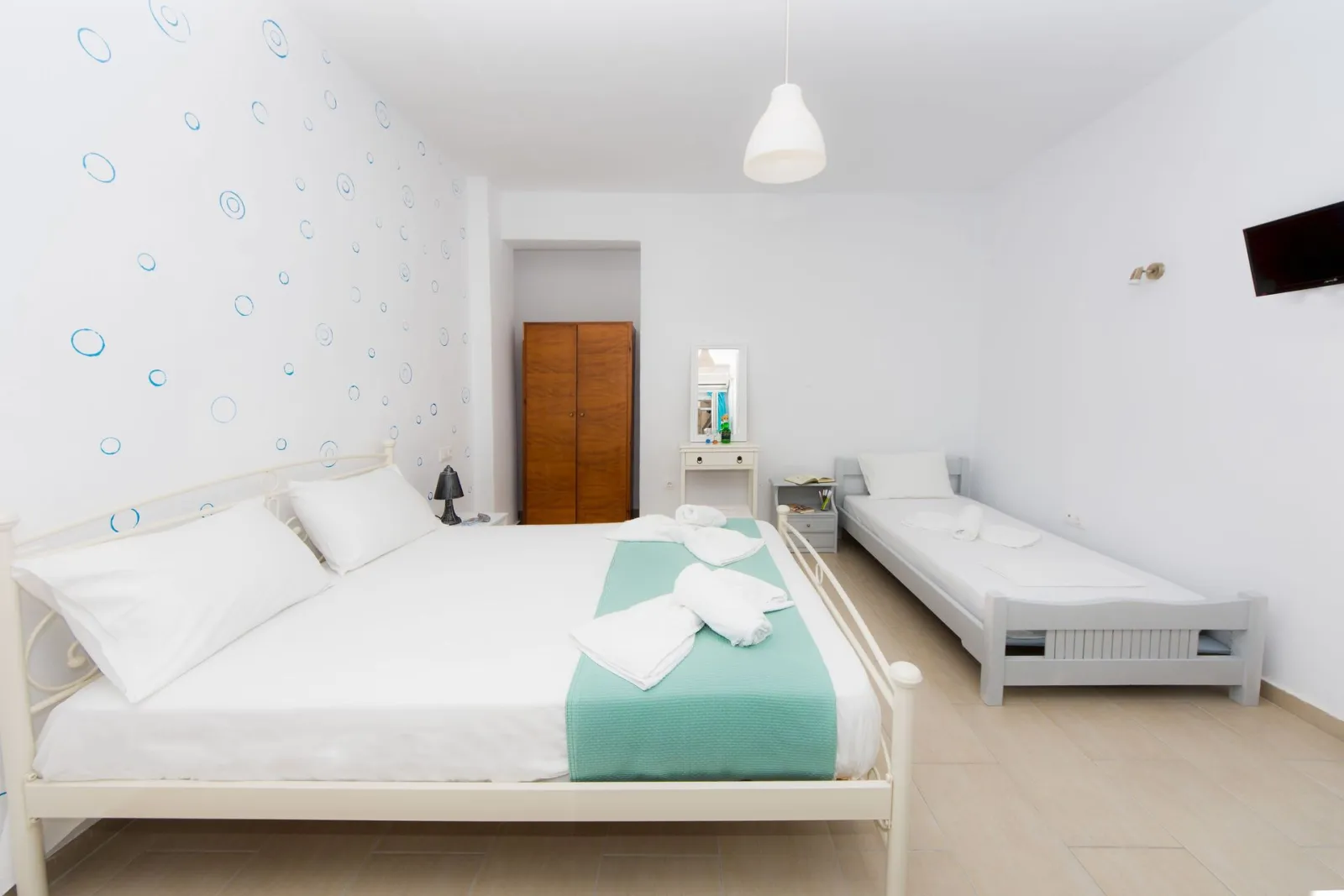 Depis Place - Triple Studio Semi-Basement