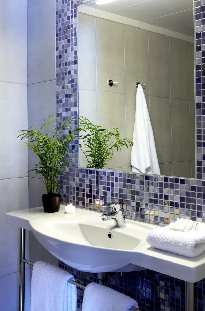 Double or Twin Room with Sea View 20m²