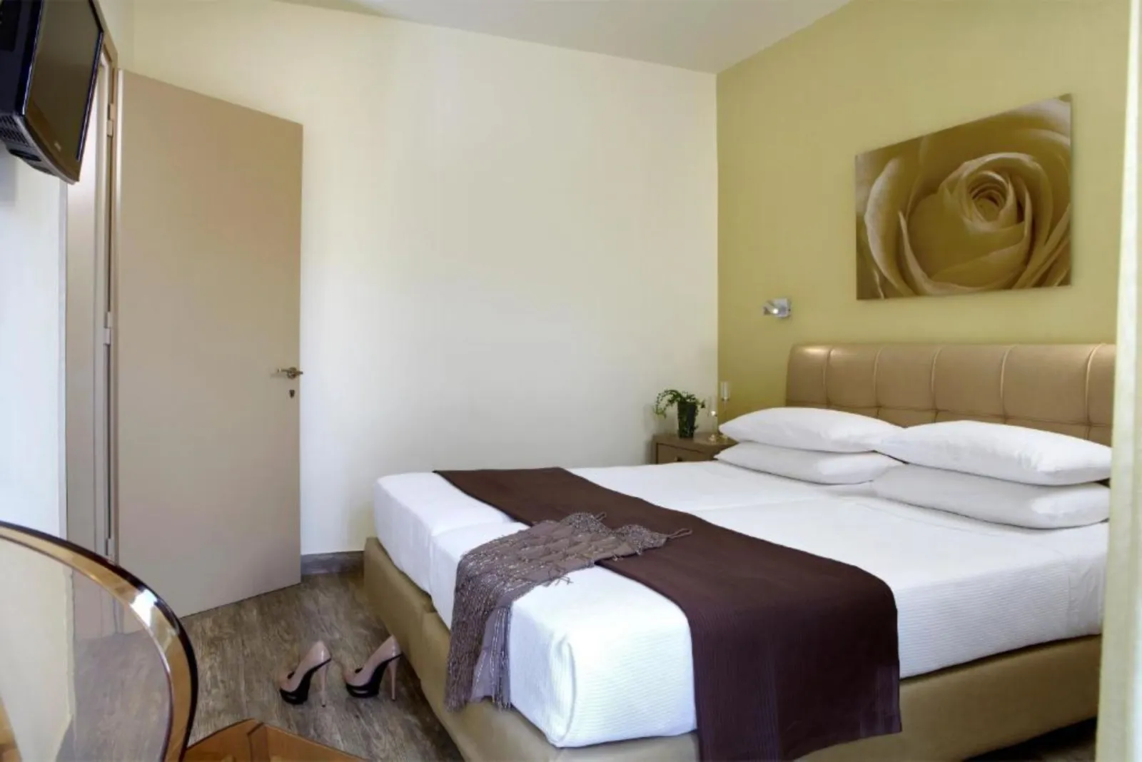 Two Bedroom Family Room 35m²