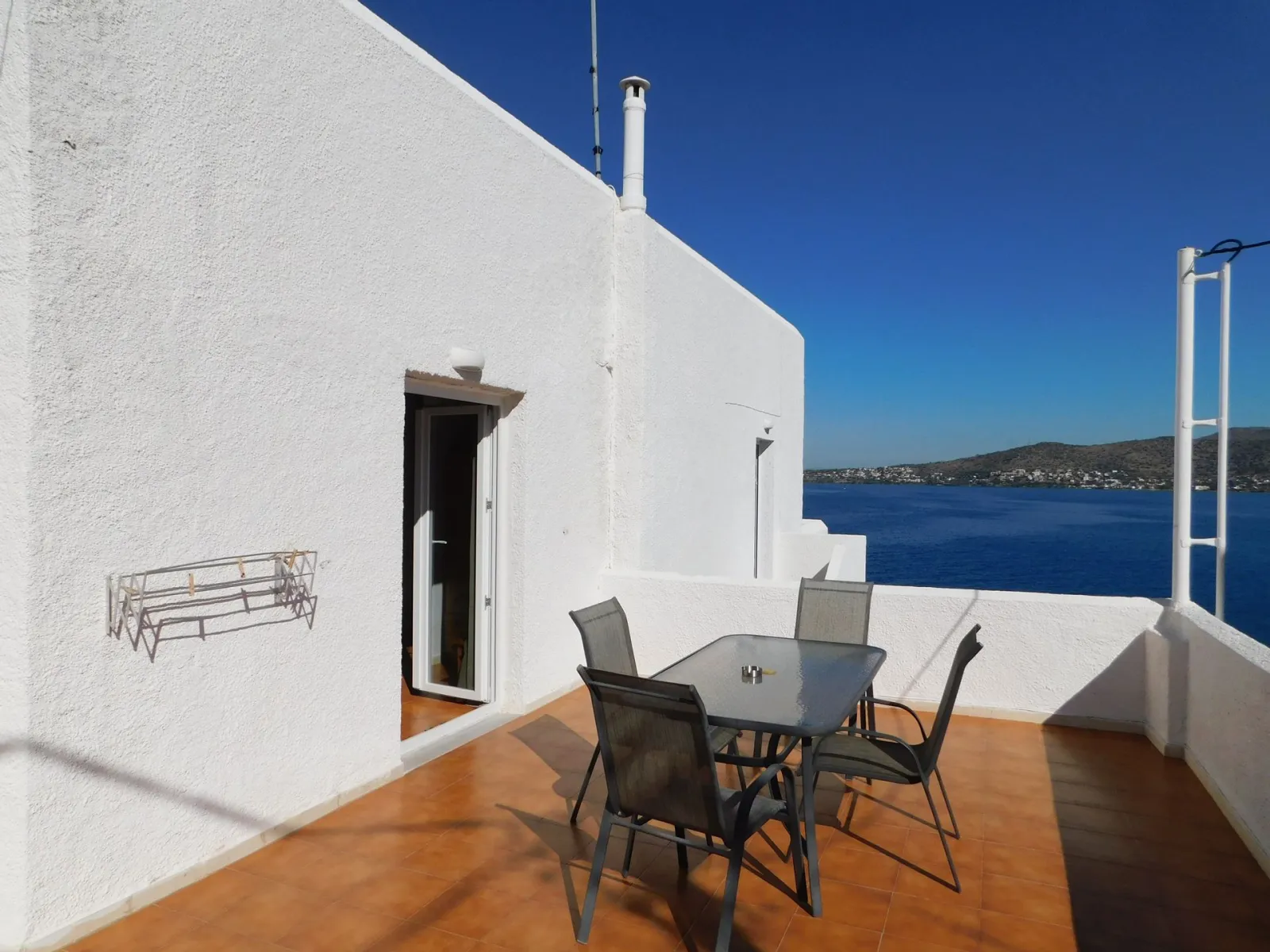 Family Room with Terrace and Sea View 