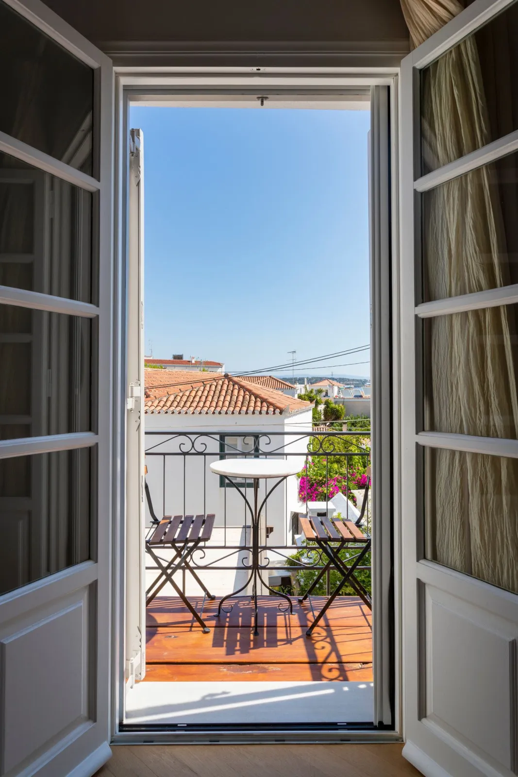 Deluxe Double Room with Side Sea View