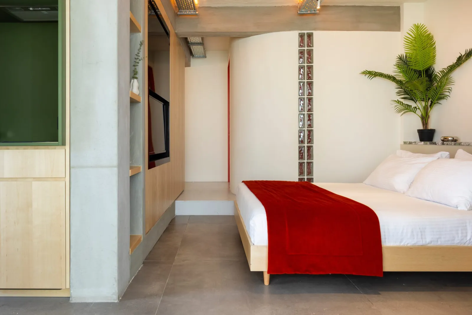 Pumbaa- Penthouse Suite with Hot tub