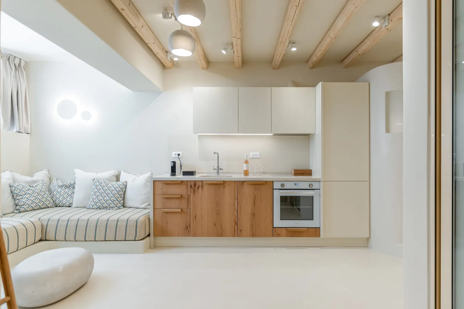 Deluxe Semi-Basement Apartment