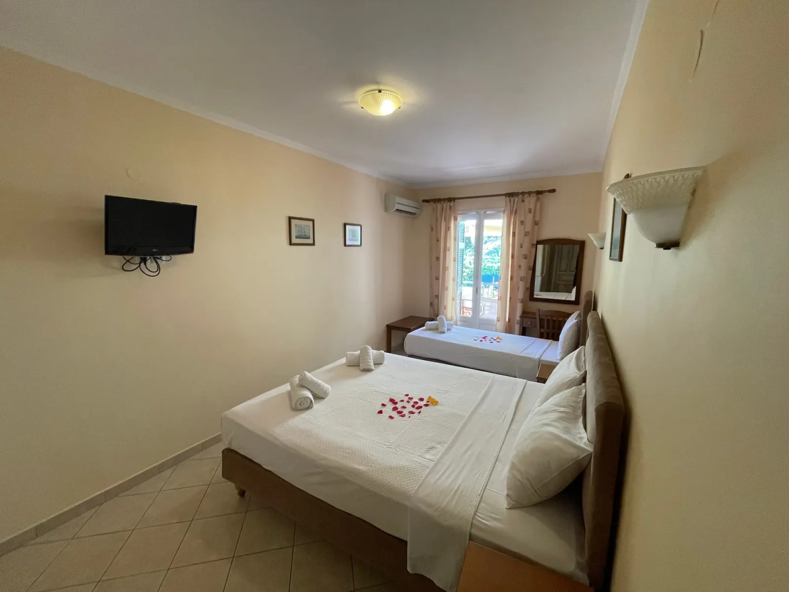 Double Room Mountain View with extra bed