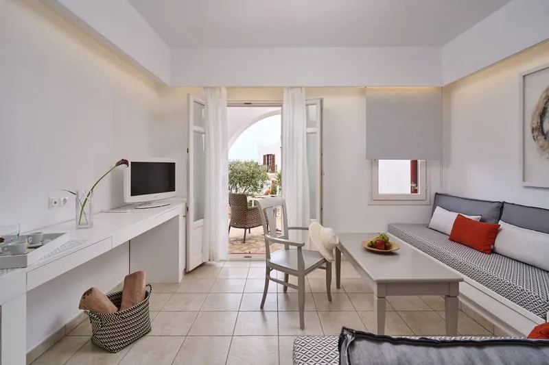 Suite Front View Garden