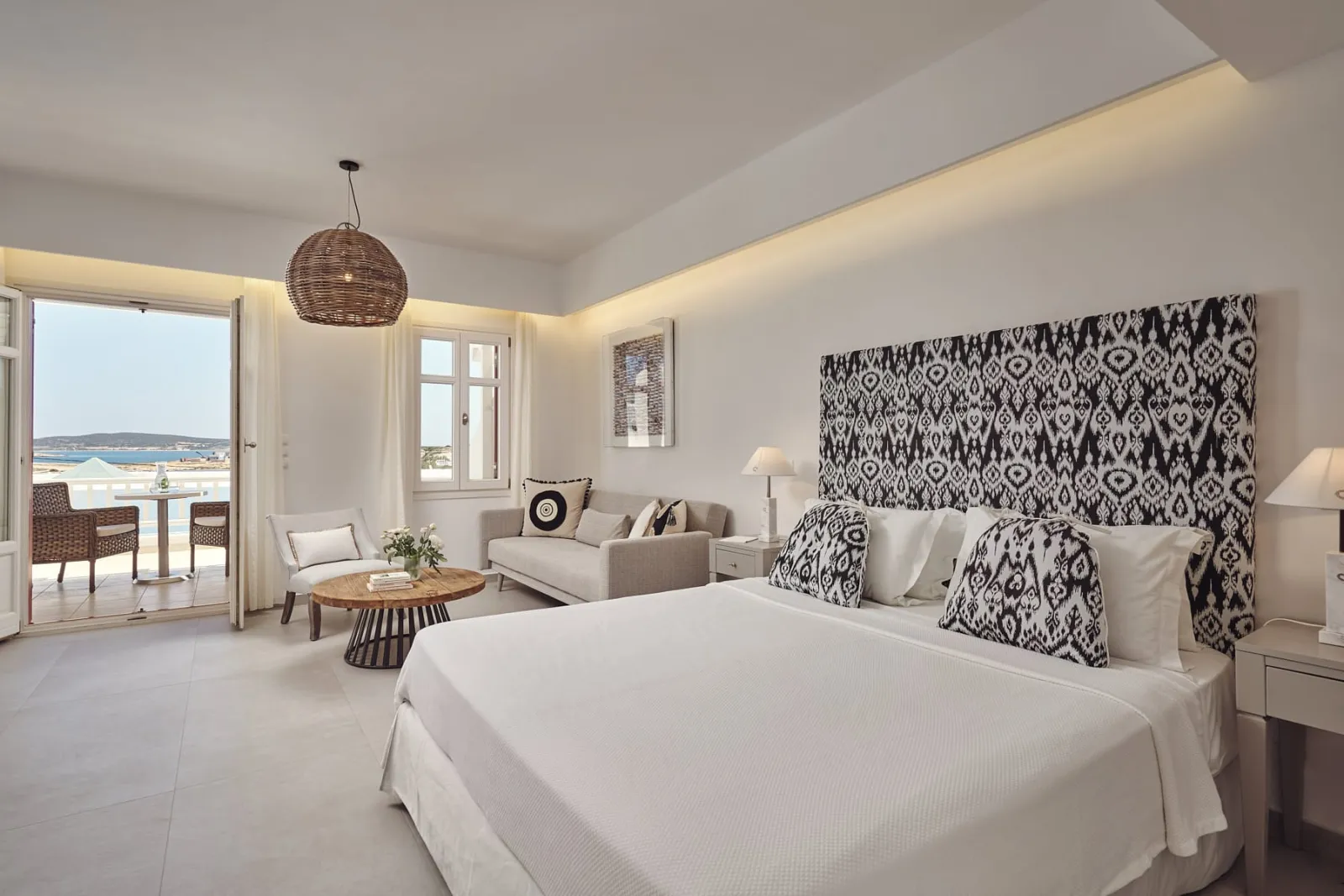 Deluxe Suite with Sea View and Hot Tub