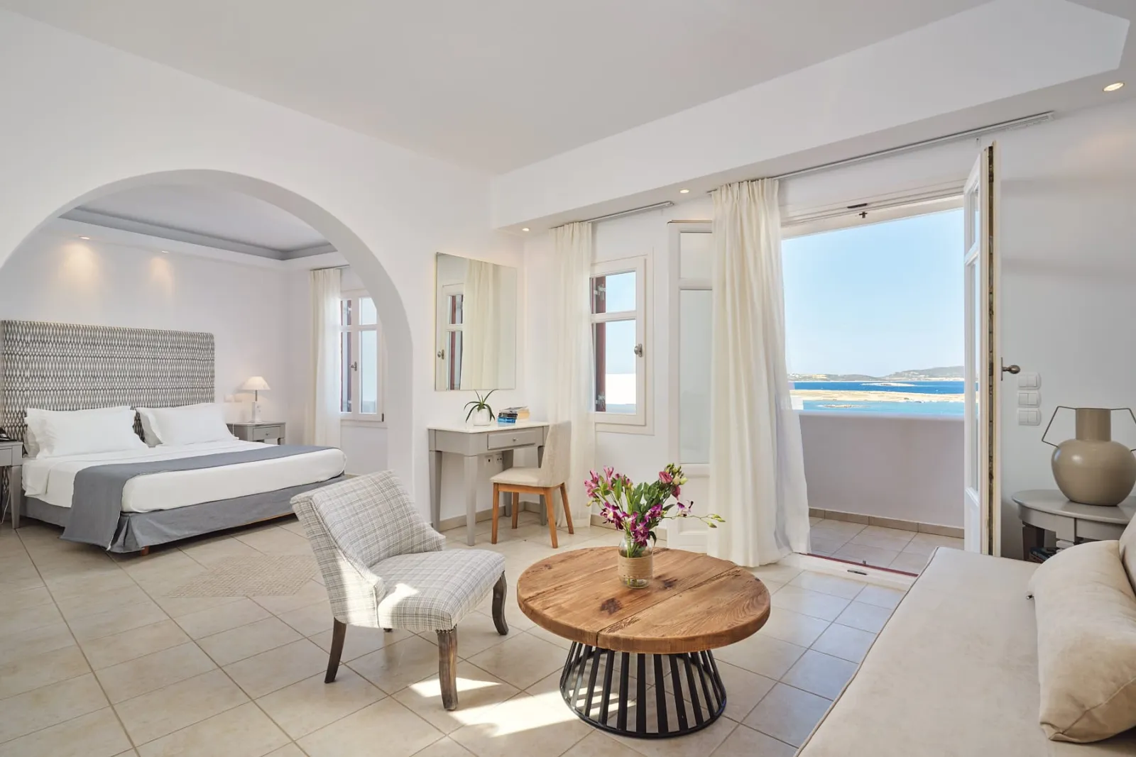Grand Suite with Sea View and Hot Tub
