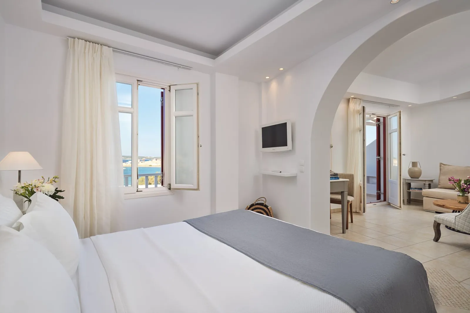 Grand Suite with Sea View and Hot Tub