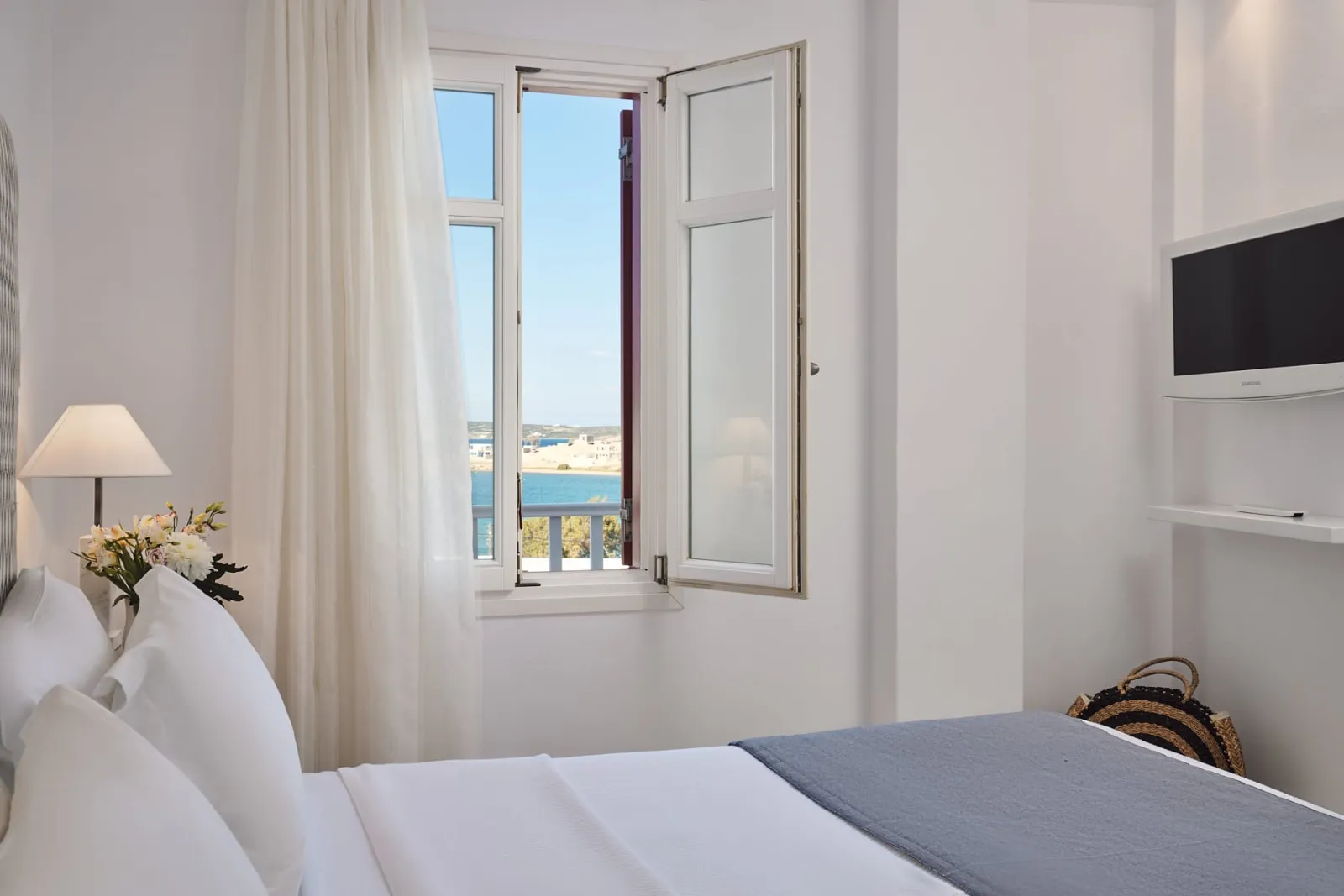 Grand Suite with Sea View and Hot Tub